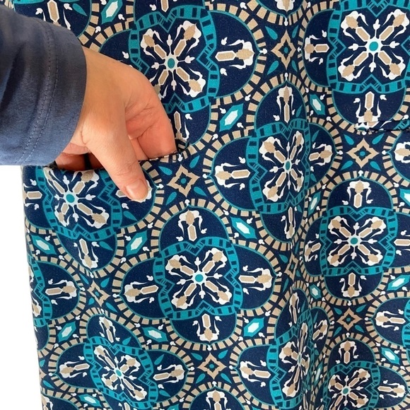 All For Color 3/4 Sleeve Tile Print Shift Dress - Picture 7 of 8